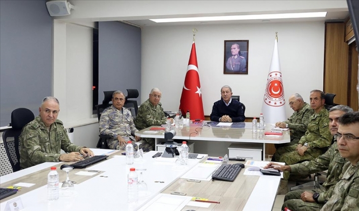 Milli Savunma Bakanı Akar, Pençe Kilit Operasyonu'na katılan birliklerin komutanlarıyla görüştü