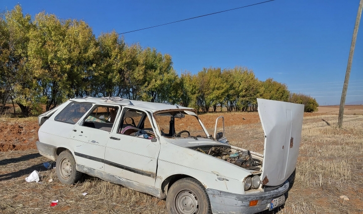 Konya'da devrilen otomobildeki 5 kişi yaralandı
