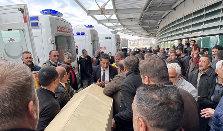 Ağrı'daki trafik kazasında hayatını kaybedenlerin cenazeleri ailelerine teslim edildi
