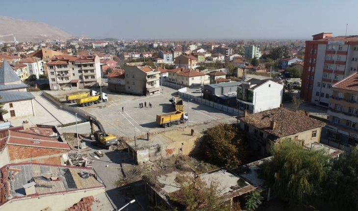 Ilgın'da Osmanlı Kent Meydanında yıkım çalışmaları başladı