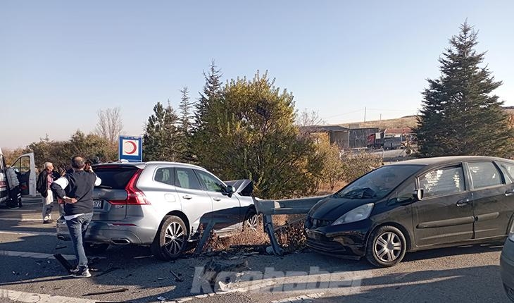 Konya'da iki otomobil çarpıştı: 4 yaralı!