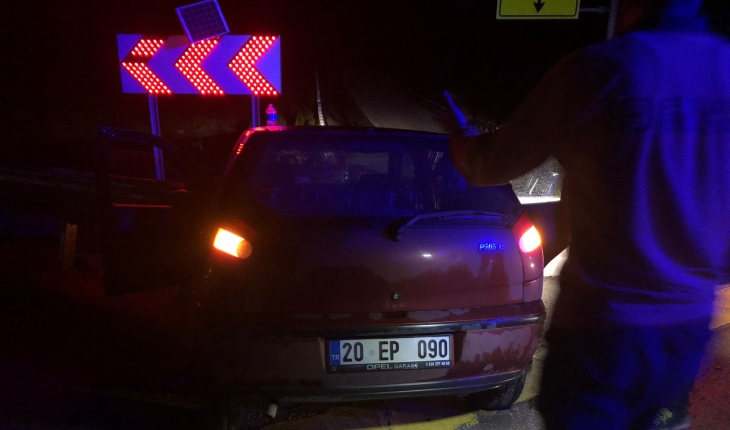 Konya’da otomobil bariyerlere çarptı: 3 yaralı