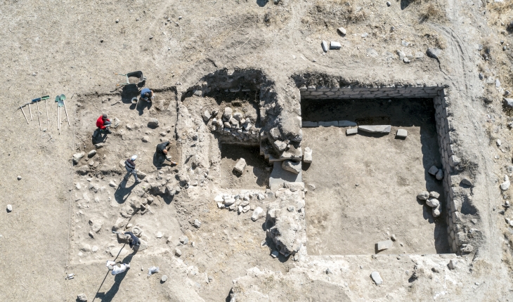 Van'da kale kalıntısının bulunduğu alanda Urartu tapınağı ortaya çıkarıldı