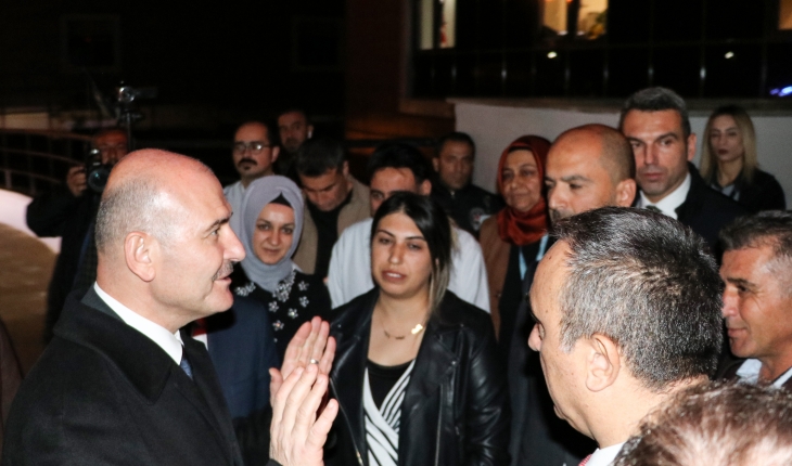İçişleri Bakanı Soylu, Kilis'te terör saldırısında yaralanan güvenlik görevlilerini ziyaret etti