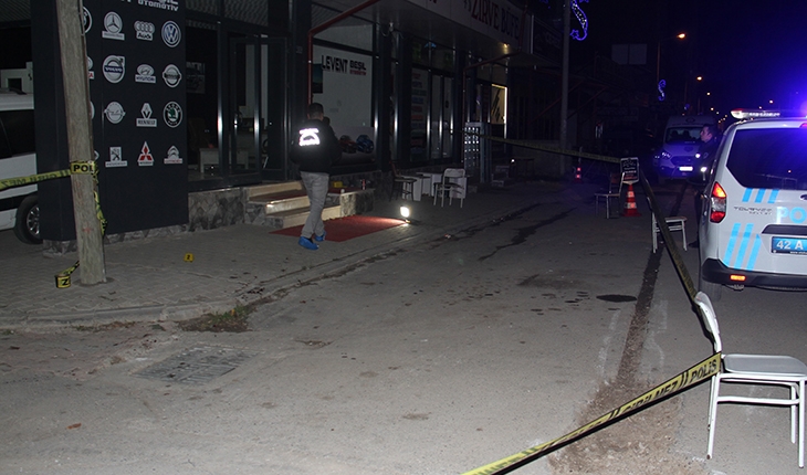 Konya'da oto galeride bıçaklı kavga: 1'i ağır 4 yaralı