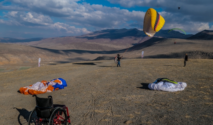 Konya'da bedensel engelliler yamaç paraşütü heyecanı yaşadı