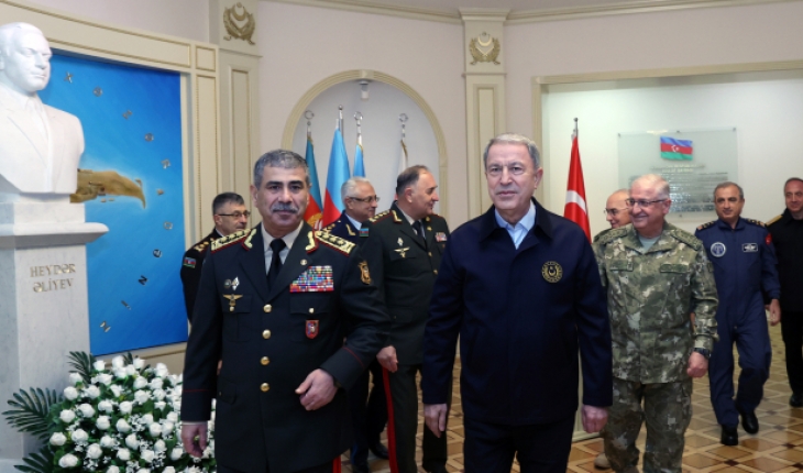 Bakan Akar Azerbaycan’da Mehter Marşıyla karşılandı