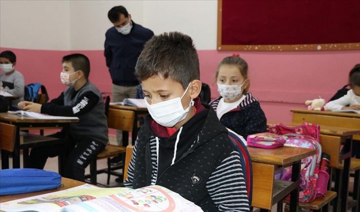 Enfeksiyonlara karşı okullarda “maske“ önerisi