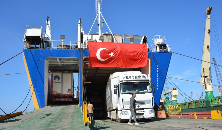 Türkiye'nin Lübnan'a gönderdiği insani yardım gemisi Trablusşam'a ulaştı