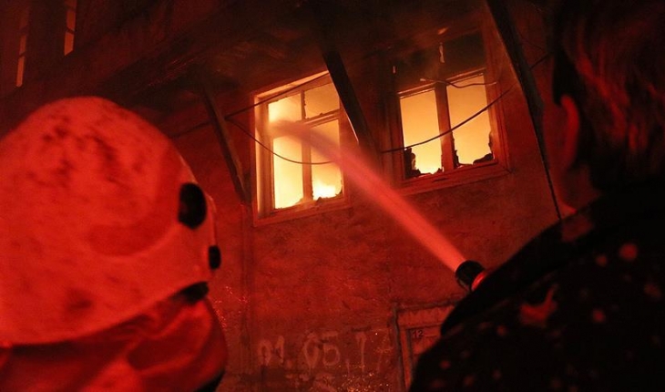 Altınekin’de bir evde çıkan yangın hasara neden oldu