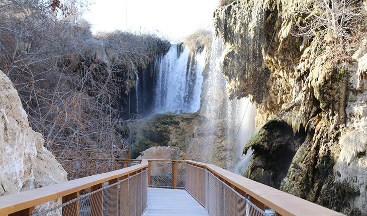 Ziyaretçileri hayran bırakan doğa hazinesi: Yerköprü Şelalesi