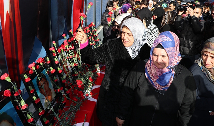 Diyarbakır'da dershane önündeki terör saldırısında hayatını kaybedenler anıldı