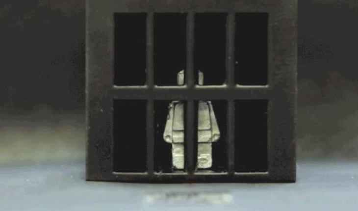 Sıvı hale gelebilen robot, hapishaneden kaçtı