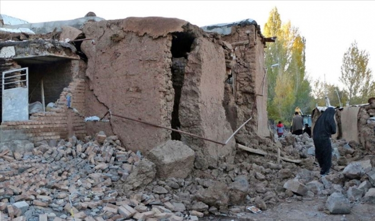 İran'da 5,8 büyüklüğündeki depremde 3 bin 500 ev hasar gördü