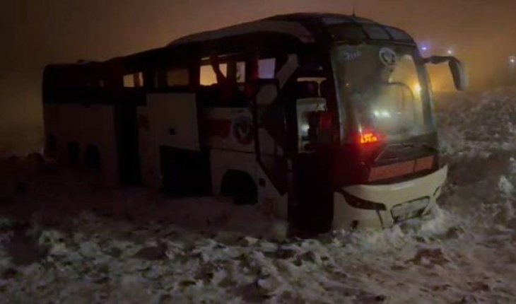 Diyarbakır’da yolcu otobüsü devrildi: 4’ü ağır 30 yaralı