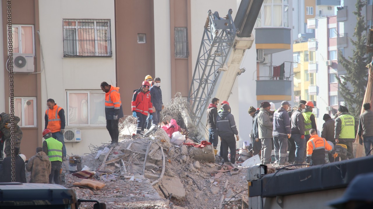 Deprem bölgelerindeki memurların maaşı erken ödenecek