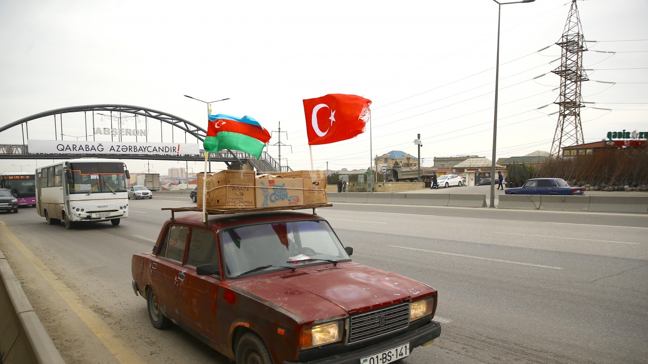 Depremzedelere yardım ulaştırmaya çalışan Azerbaycanlı Türkiye’ye gelecek