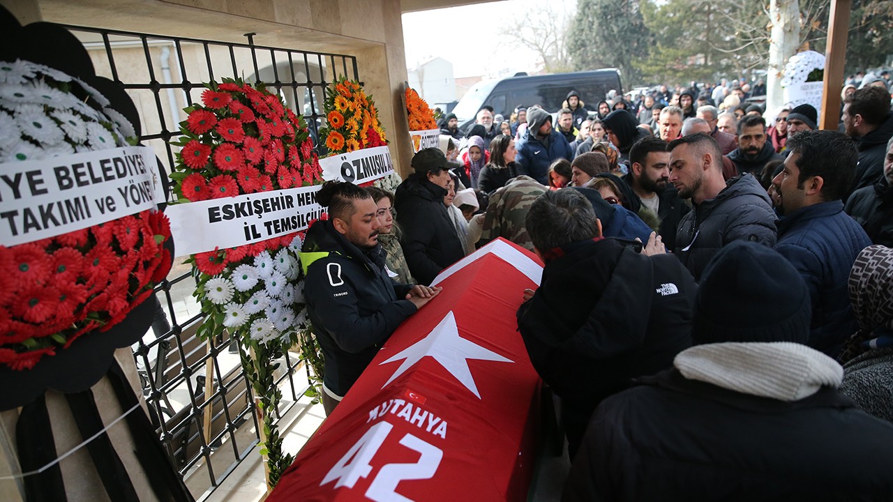Depremde hayatını kaybeden milli hentbolcu ile oğlu Konya'da defnedildi