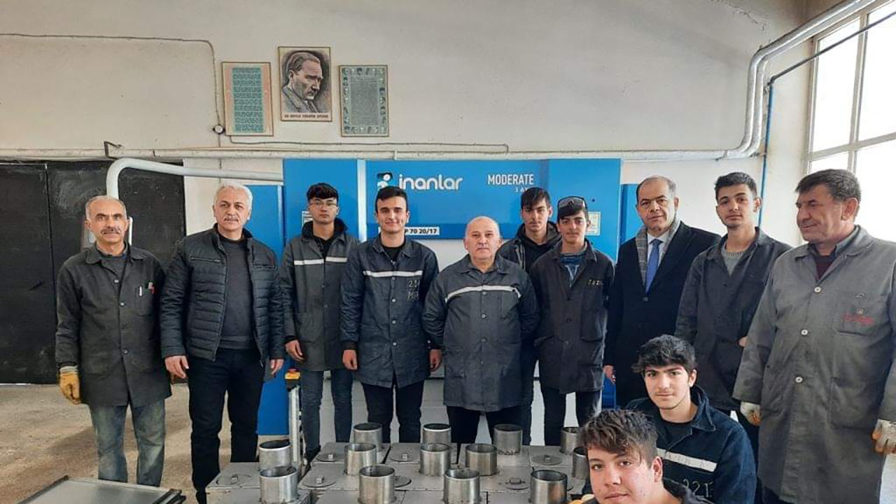 Konyalı öğrenciler deprem bölgesi için soba üretimine başladı