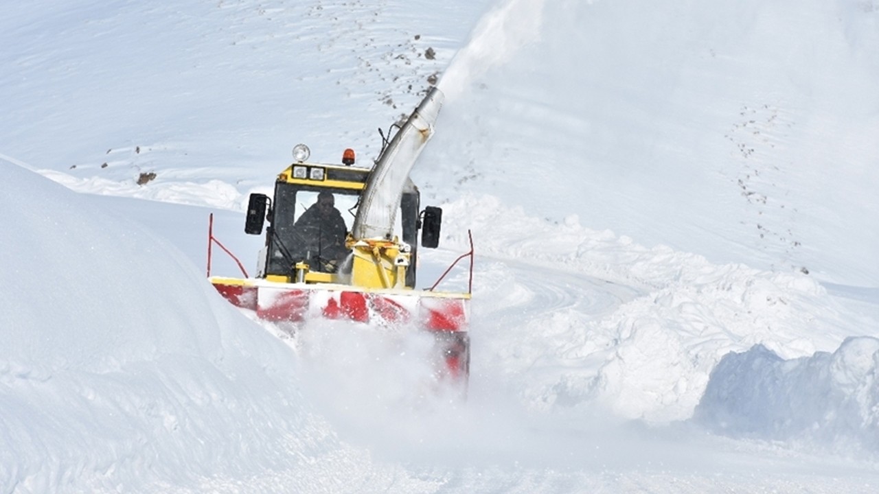 Kar nedeniyle 16 köy yolu ulaşıma kapandı