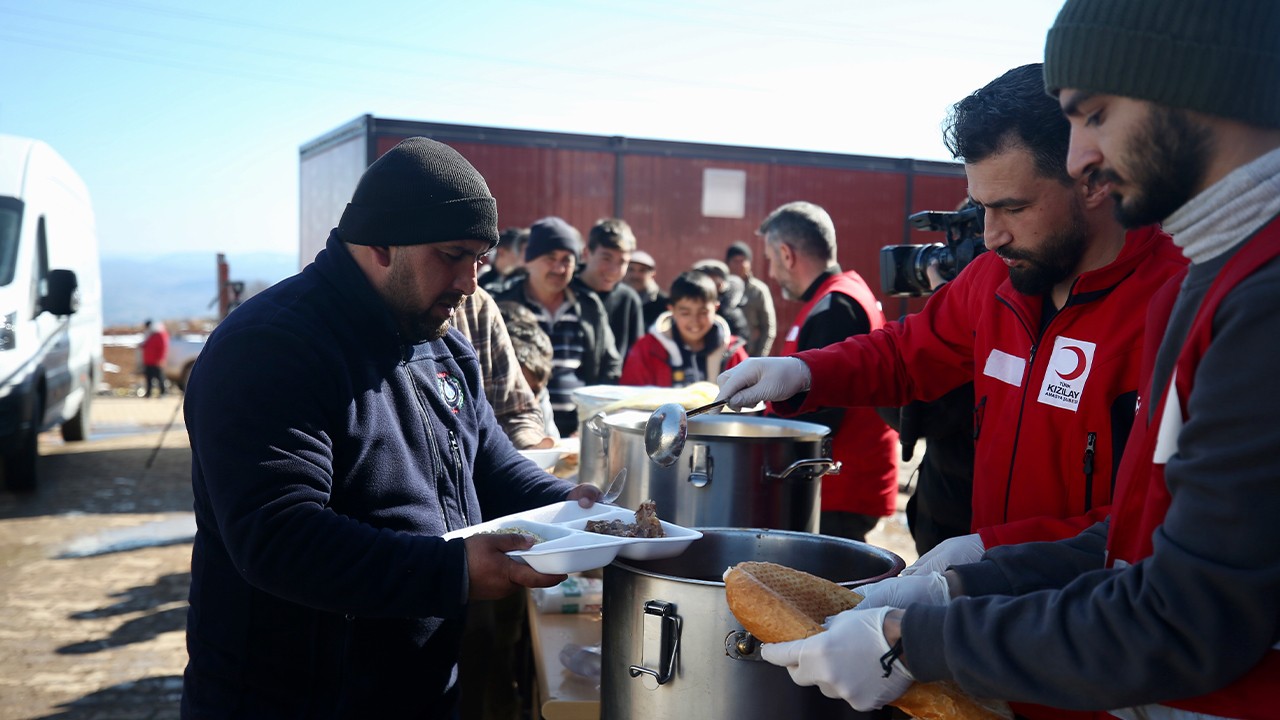 Türk Kızılay Kahramanmaraş'ın kırsal mahallelerinde yemek hizmetini sürdürüyor