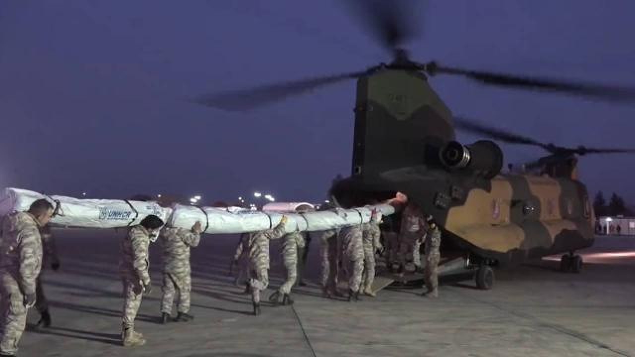 Mehmetçik helikopterlerle yardım ulaştırıyor