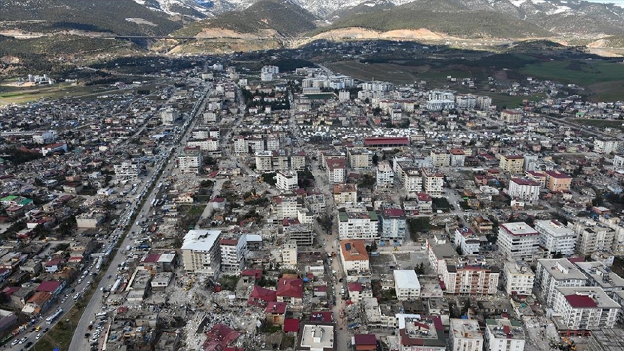 Depremin etkilediği Nurdağı İlçesi Belediye Başkanı gözaltına alındı