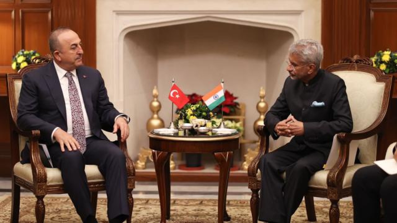 Dışişleri Bakanı Çavuşoğlu Hint mevkidaşı ile görüştü