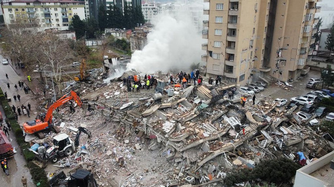 DEÜ'lü bilim insanları Türkiye'deki depremler hakkında rapor hazırladı