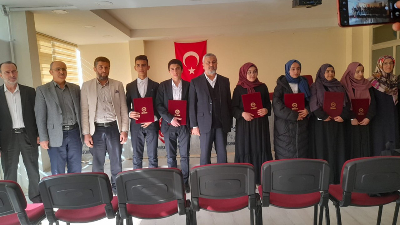 Seydişehir'de öğrenciler hafızlık belgelerini aldı