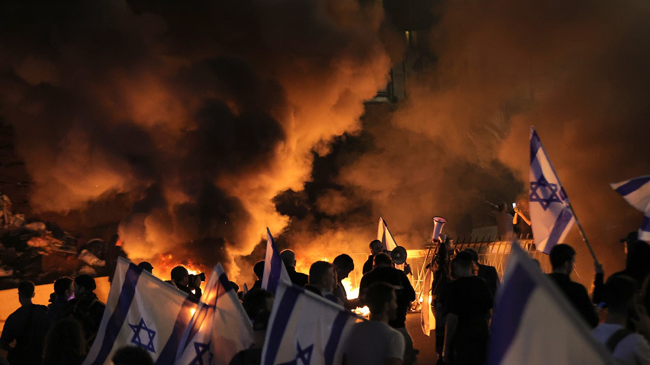 “Yargı reformu” krizi yüz binlerce İsrailliyi sokaklara döktü