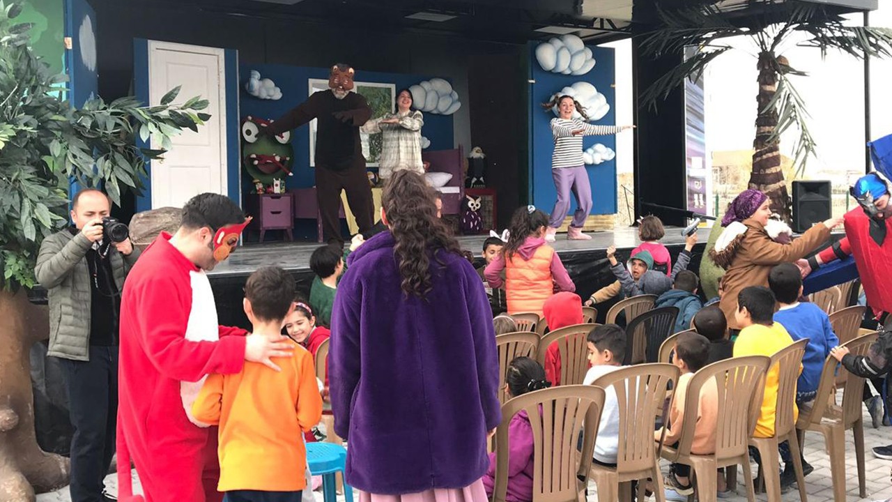Konya Devlet Tiyatrosu, Çumra’da depremzede çocuklarla buluştu