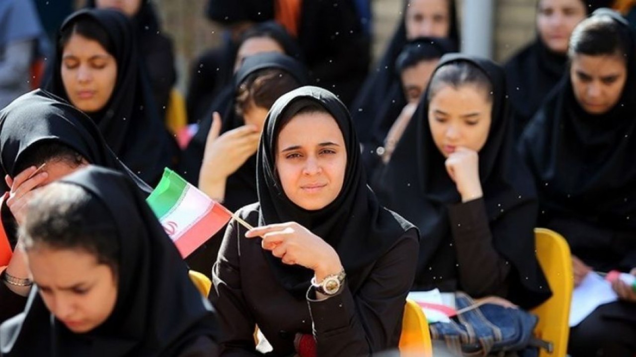 İran’da zorunlu başörtüsü kuralına uymayan öğrencilere eğitim verilmeyecek