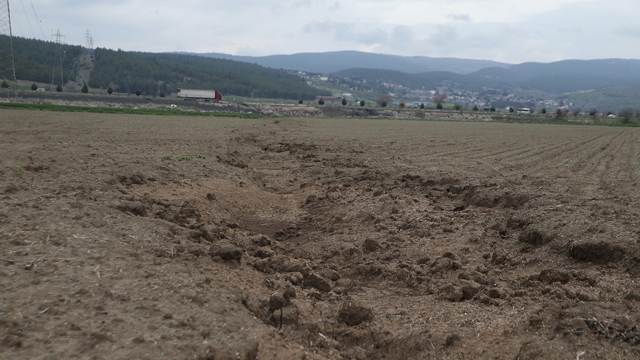 Kahramanmaraş’ta deprem tarım alanlarında kayma ve yarıklar oluşturdu