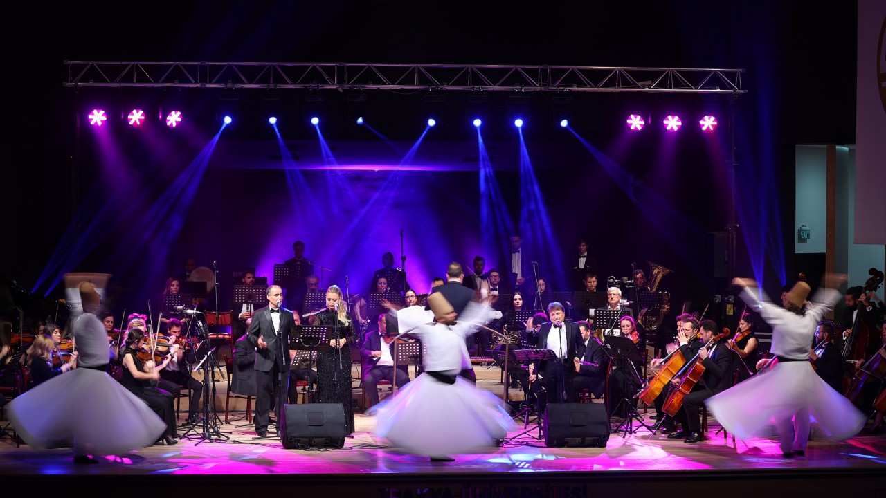 “Senfoni ile İlahiler“ konseri düzenlendi