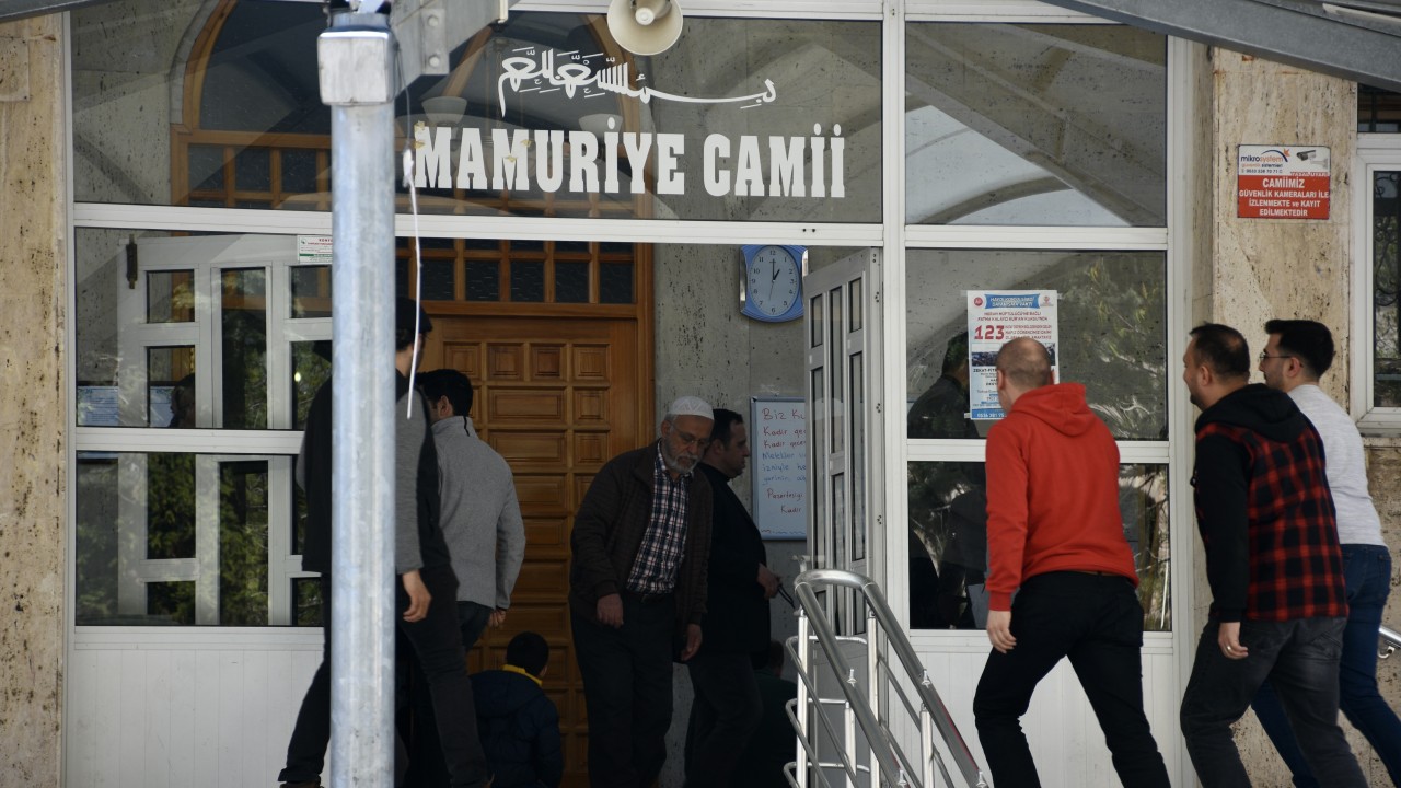 Konya’daki camilerde ramazanın son cuma namazı kılındı