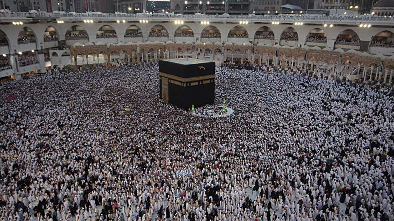 Kabe, ramazanın 25. gecesinde 1,5 milyonun üzerinde Müslüman’ı ağırladı