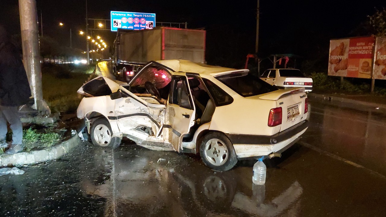 İki otomobil çarpıştı:11 kişi yaralandı