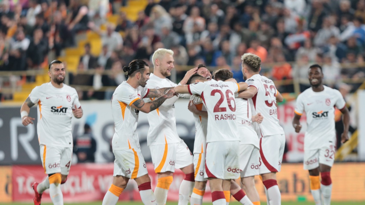 Galatasaray, Alanyaspor'u 4-1 mağlup etti