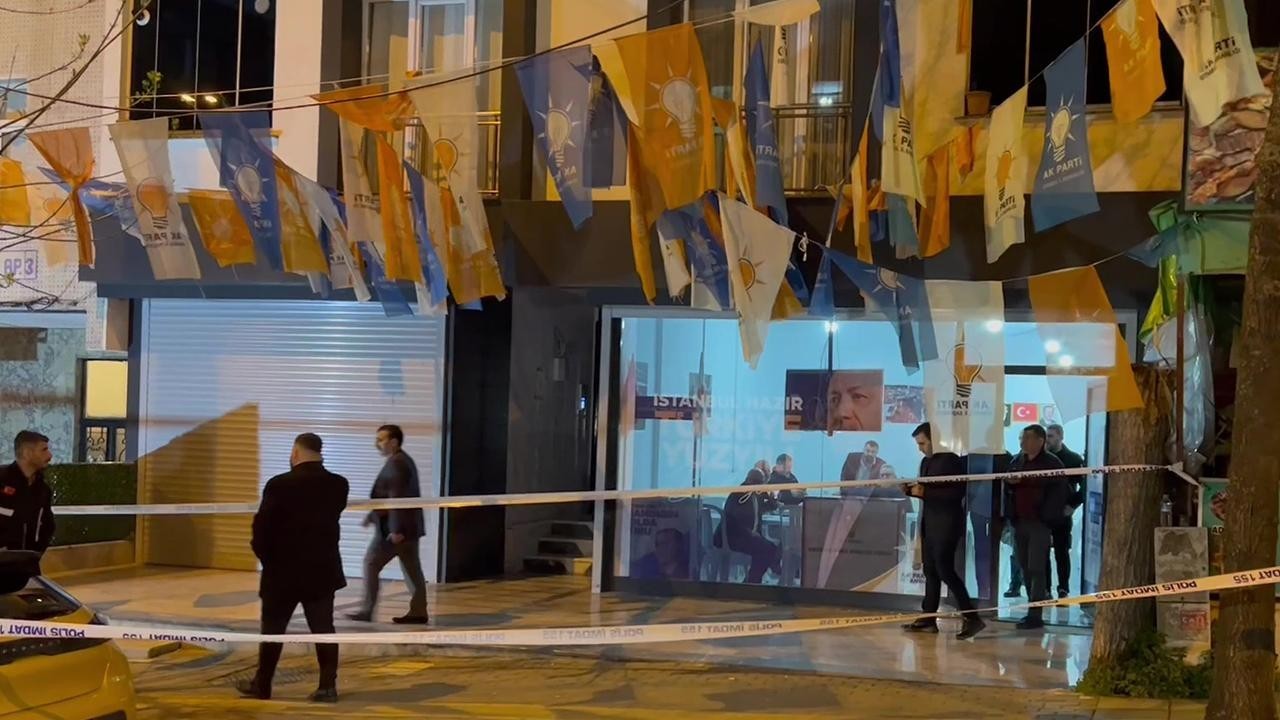 AK Parti seçim irtibat bürosu önünde silahla ateş açıldı