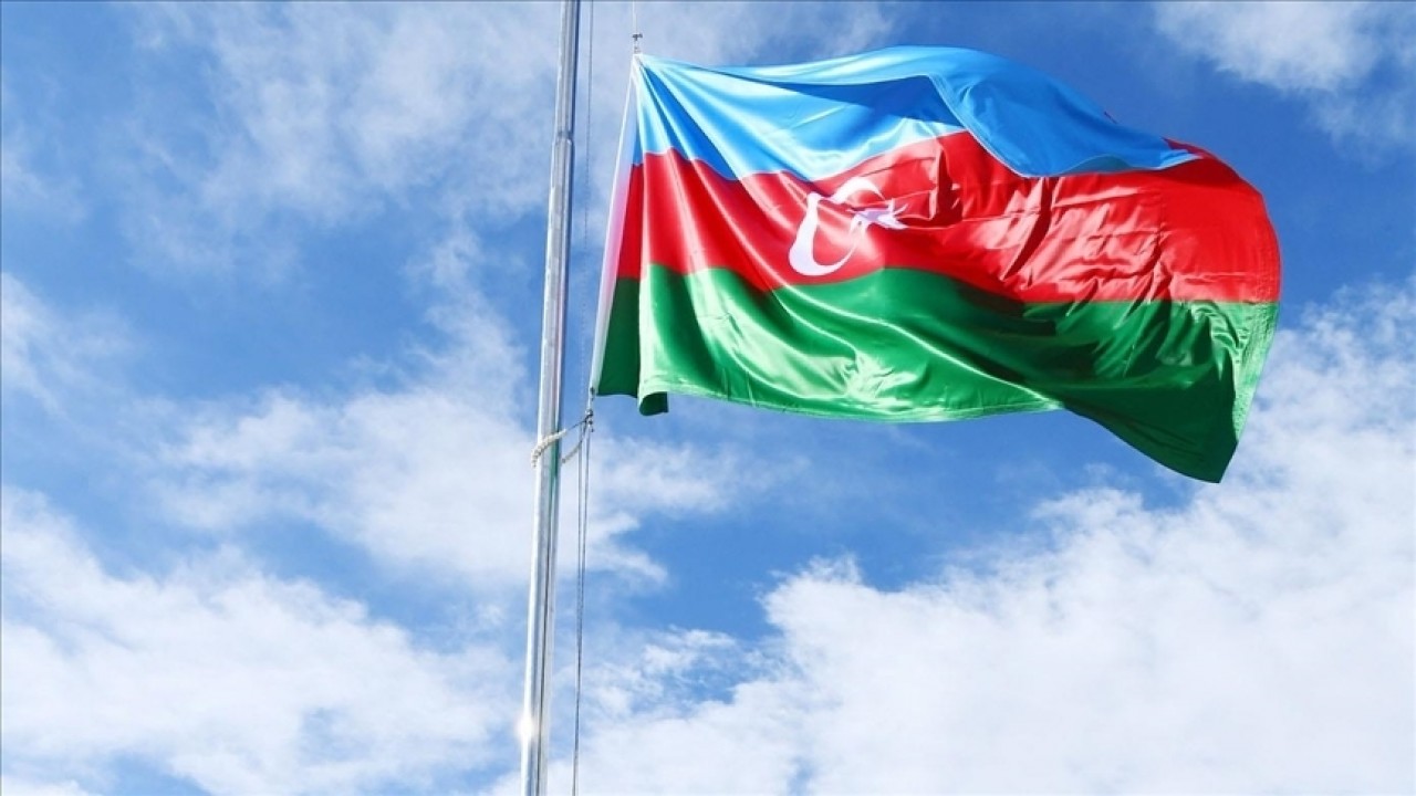 Azerbaycan’dan, Ermenistan’da Türk ve Azerbaycan bayraklarının yakılmasına kınama