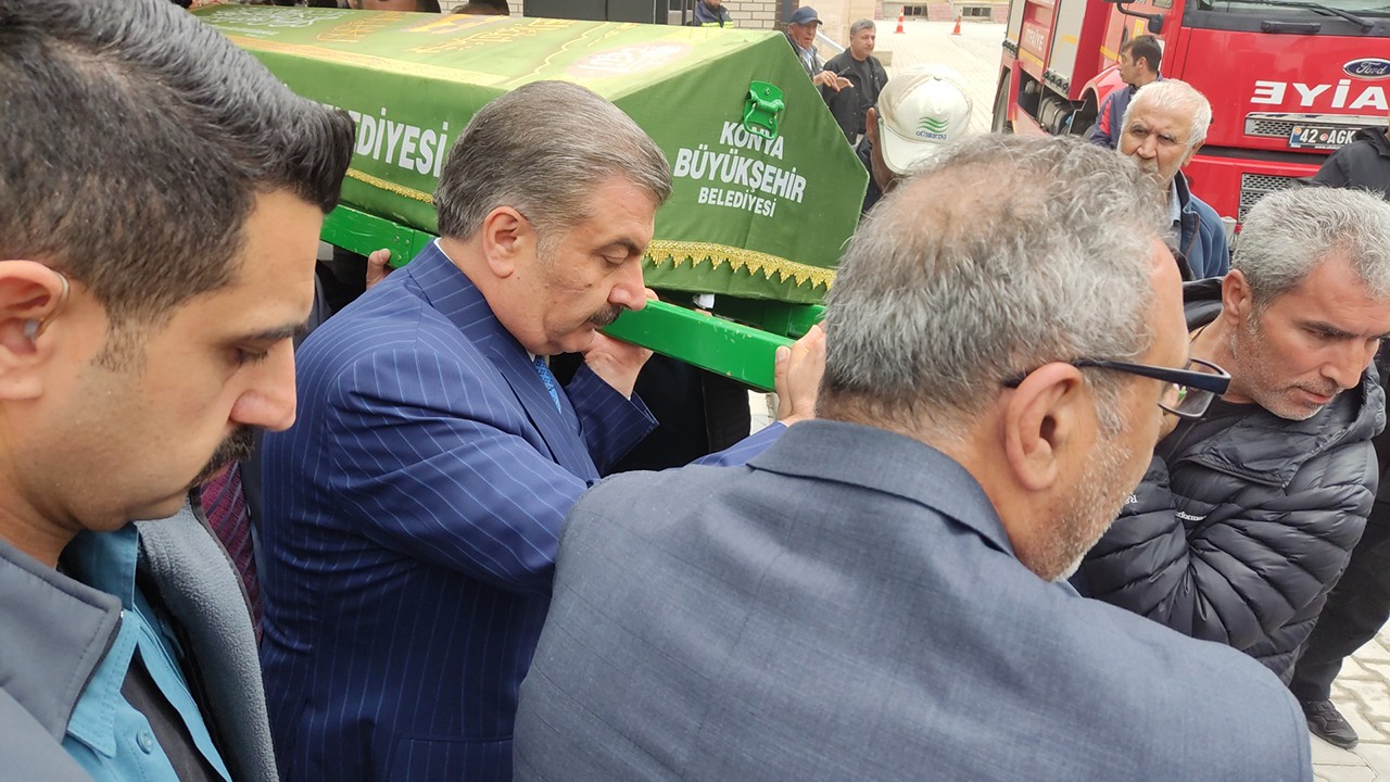 Bakan Fahrettin Koca Konya’da cenaze törenine katıldı