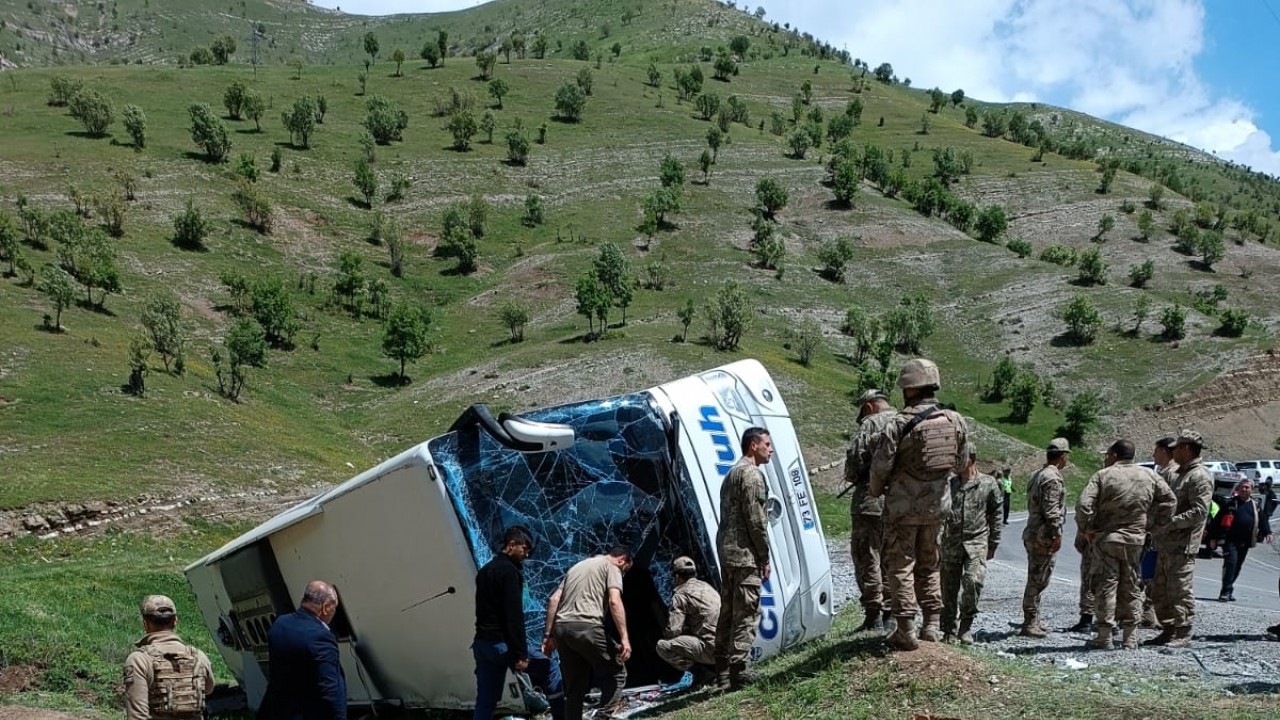 Askeri araç kazasında iki asker şehit oldu, dört asker yaralandı