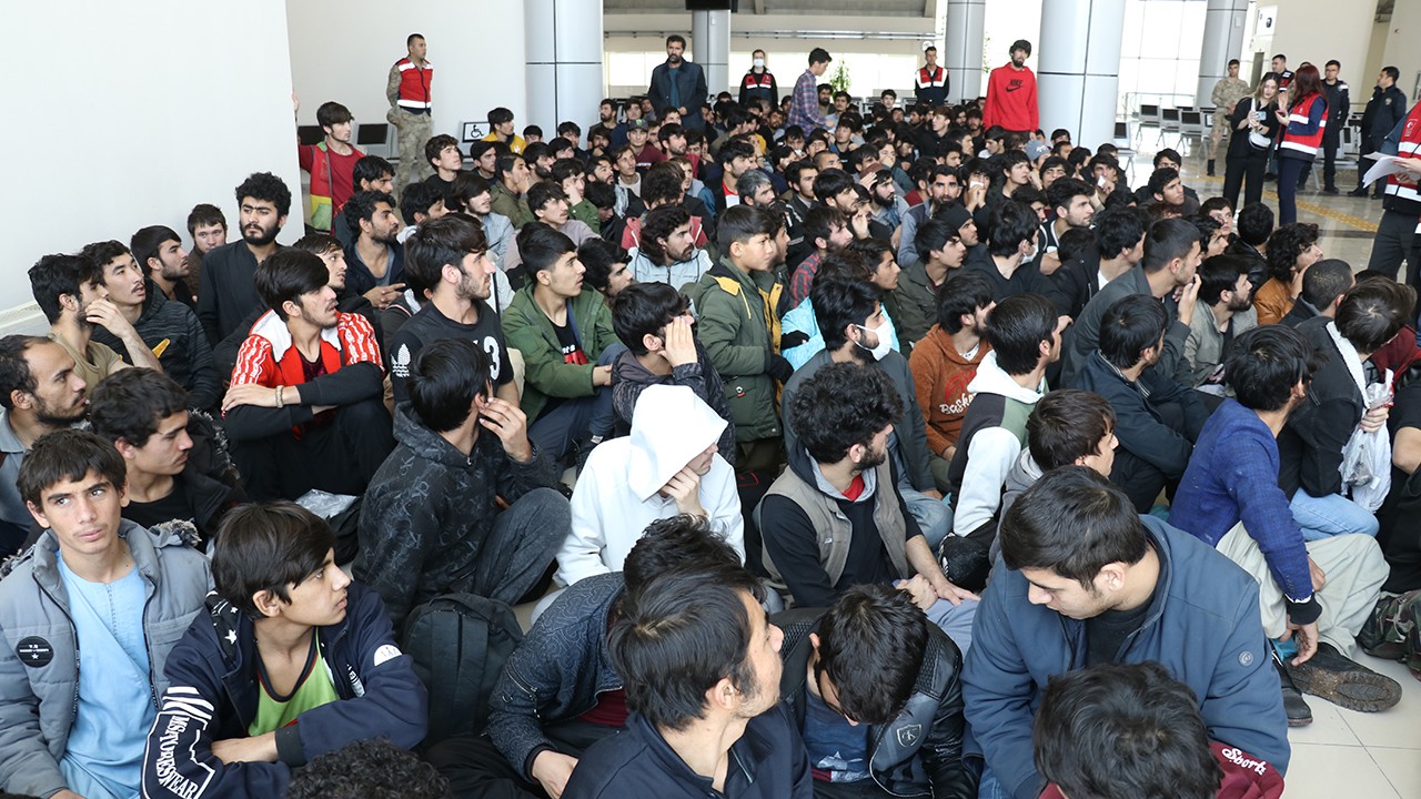 Afganistan uyruklu 227 göçmen ülkelerine gönderildi