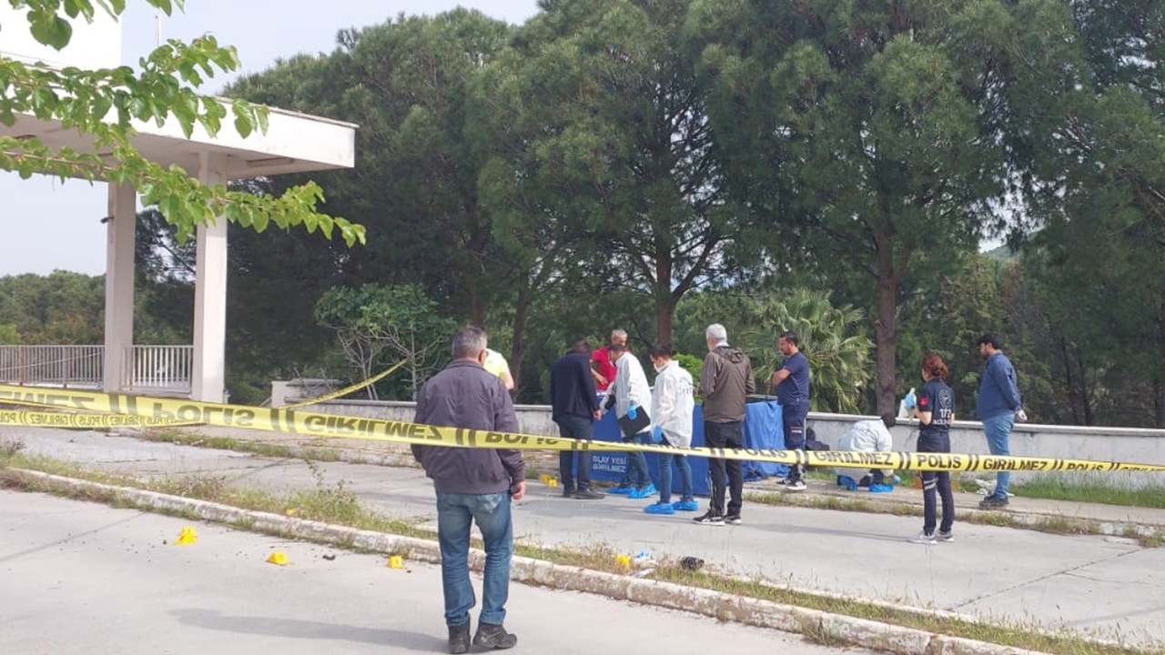 Eski hastane binası girişinde kadın cesedi bulundu