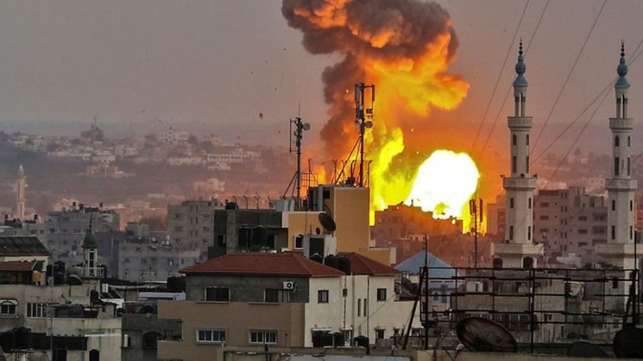 İsrail zulme devam ediyor! Gazze'ye hava saldırısında 2 kişi öldü, 5 kişi yaralandı