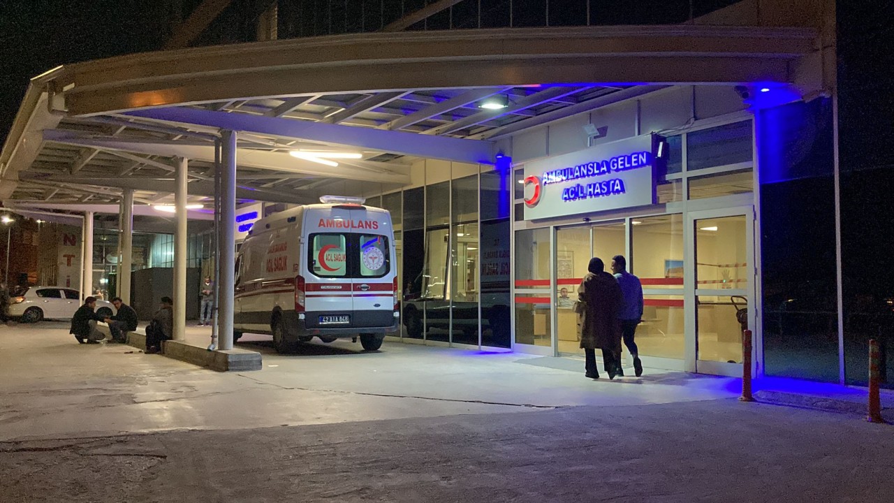 Konya’da bıçaklanan genç, ağır yaralı halde hastaneye geldi