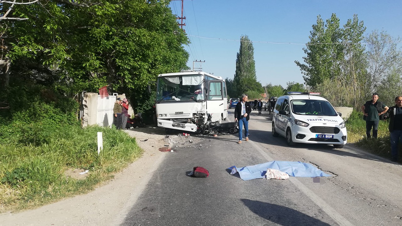 Konya’da midibüs ile motosiklet çarpıştı: 2 kişi öldü