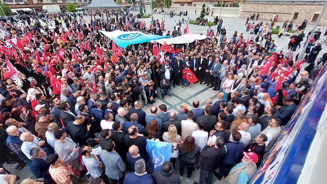 Konya'da AK Parti'nin yürüyüşüne büyük destek