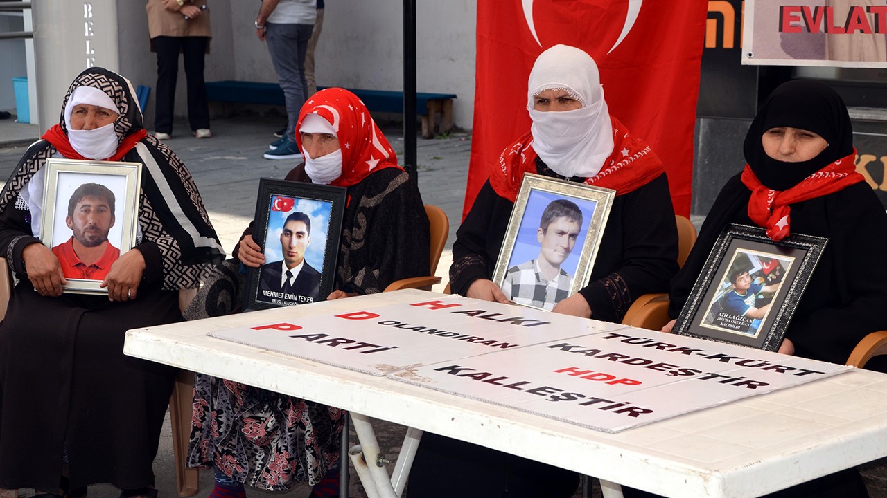 Aileler HDP önündeki eylemlerinde 100. haftayı geride bıraktı